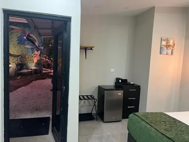 Puerta Negra Playa Flamingo